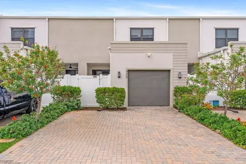 405 NW 17th St, Fort Lauderdale, FL 33311