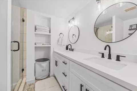 Bath - 3124 SE Brook St, Stuart, FL 34997 photo 1 of 3