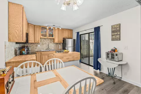 Kitchen - 3124 SE Brook St, Stuart, FL 34997 photo 2 of 6