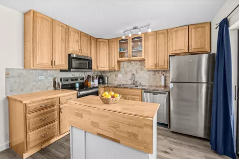 Kitchen - 3124 SE Brook St, Stuart, FL 34997 photo 4 of 6