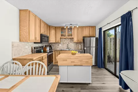 Kitchen - 3124 SE Brook St, Stuart, FL 34997 photo 3 of 6