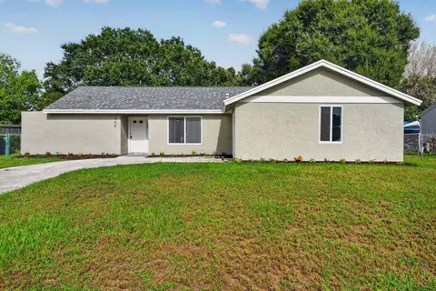 302 SW Kentwood Rd, Port Saint Lucie, FL 34953