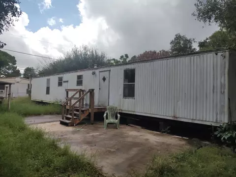 1200 W Joy Ln, Fort Pierce, FL 34945