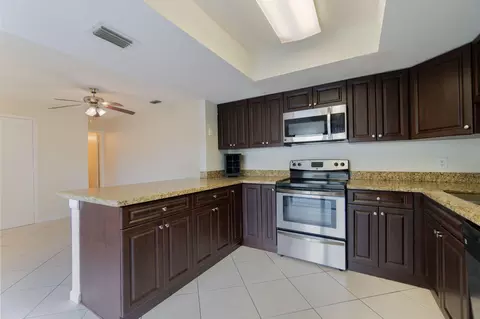 1530 Shaker Cir, Wellington, FL 33414