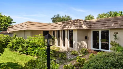 6207 Jacaranda Cir, Tamarac, FL 33319