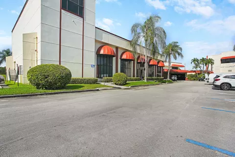 211 S Hollybrook Dr #107, Pembroke Pines, FL 33025
