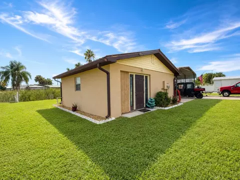 Exterior - 1095 Chobee Loop, Okeechobee, FL 34974 photo 6 of 7