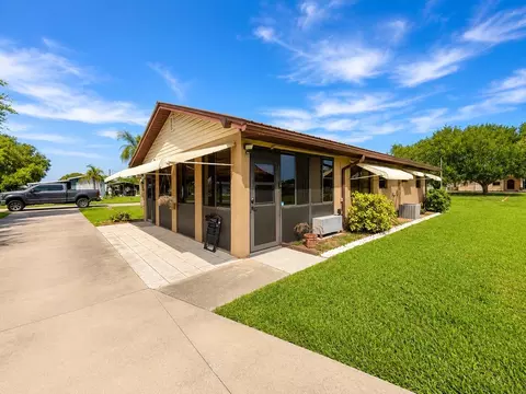 Exterior - 1095 Chobee Loop, Okeechobee, FL 34974 photo 4 of 7
