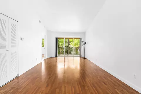 950 Coral Club Dr #950, Coral Springs, FL 33071