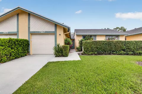 7967 Little Ln, Boca Raton, FL 33433