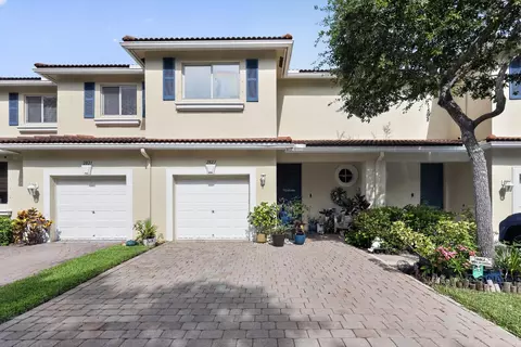 2823 S Evergreen Cir, Boynton Beach, FL 33426