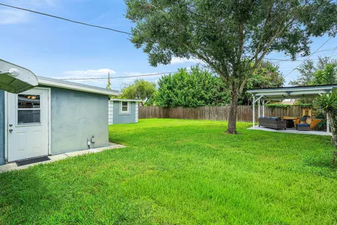 Exterior - 5709 SE Indigo Ave, Stuart, FL 34997 photo 4 of 7