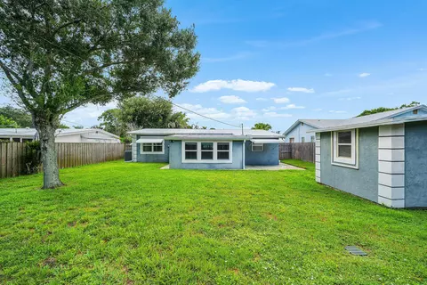 Exterior - 5709 SE Indigo Ave, Stuart, FL 34997 photo 6 of 7