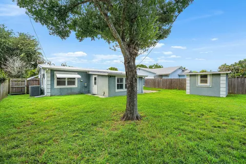 Exterior - 5709 SE Indigo Ave, Stuart, FL 34997 photo 2 of 7