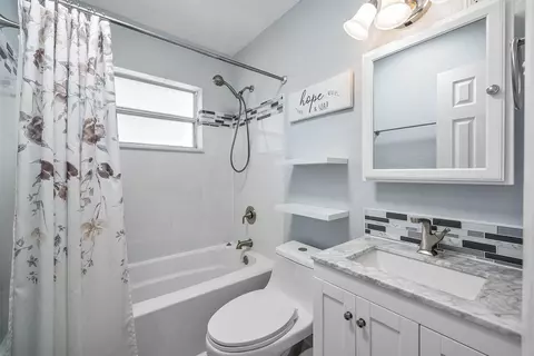 Bath - 5709 SE Indigo Ave, Stuart, FL 34997 photo 1 of 1