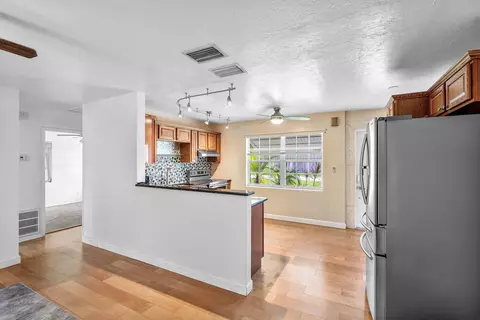 Kitchen - 5709 SE Indigo Ave, Stuart, FL 34997 photo 4 of 4