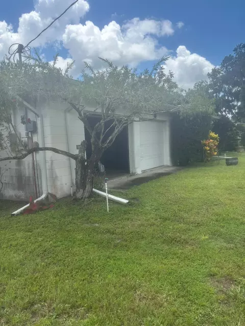 Exterior - 7737 Big Mac Dr, Sebring, FL 33876 photo 4 of 10