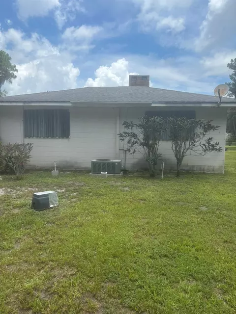 Exterior - 7737 Big Mac Dr, Sebring, FL 33876 photo 2 of 10