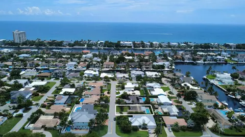 View/Area - 2832 NE 34th St, Lighthouse Point, FL 33064 photo 5 of 9