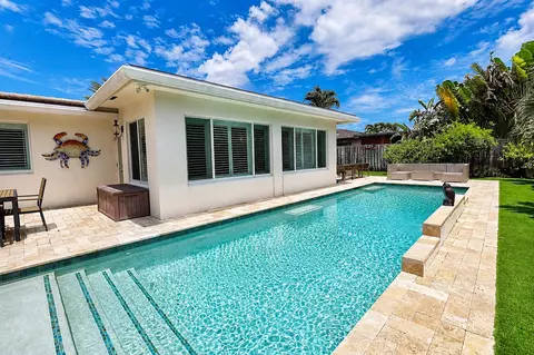 Exterior - 2832 NE 34th St, Lighthouse Point, FL 33064 photo 9 of 11
