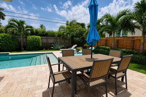 Exterior - 2832 NE 34th St, Lighthouse Point, FL 33064 photo 7 of 11