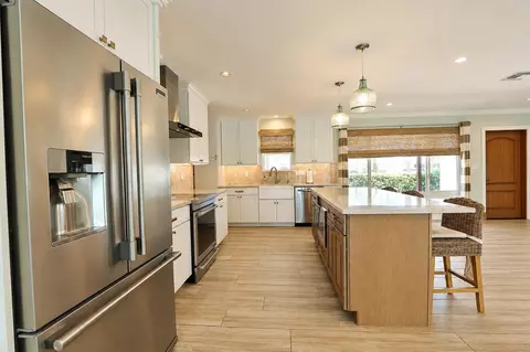 Kitchen - 2832 NE 34th St, Lighthouse Point, FL 33064 photo 5 of 8