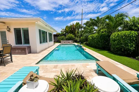 Exterior - 2832 NE 34th St, Lighthouse Point, FL 33064 photo 6 of 11