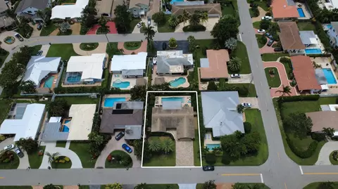 View/Area - 2832 NE 34th St, Lighthouse Point, FL 33064 photo 3 of 9