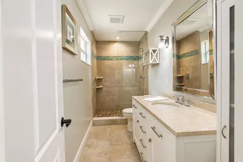 Bath - 2832 NE 34th St, Lighthouse Point, FL 33064 photo 2 of 2