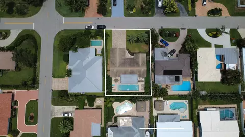View/Area - 2832 NE 34th St, Lighthouse Point, FL 33064 photo 7 of 9