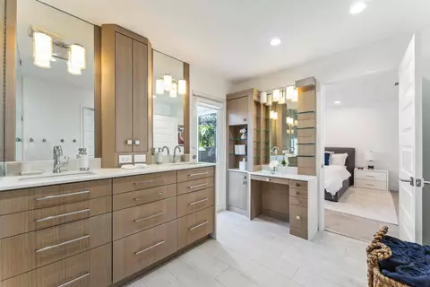 Bath - 2205 NE 30th St, Lighthouse Point, FL 33064 photo 1 of 5