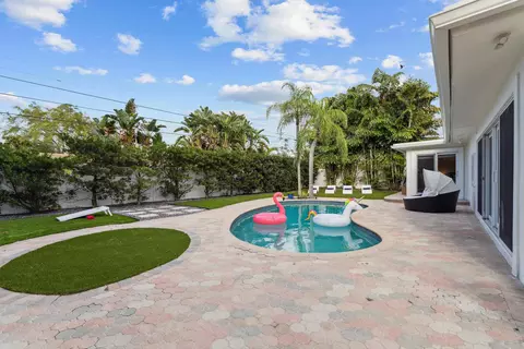Exterior - 2205 NE 30th St, Lighthouse Point, FL 33064 photo 2 of 8