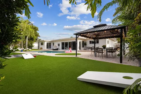 Exterior - 2205 NE 30th St, Lighthouse Point, FL 33064 photo 7 of 8