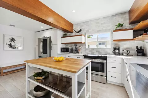 Kitchen - 2205 NE 30th St, Lighthouse Point, FL 33064 photo 4 of 5