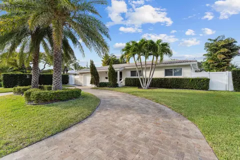 Exterior - 2205 NE 30th St, Lighthouse Point, FL 33064 photo 6 of 8