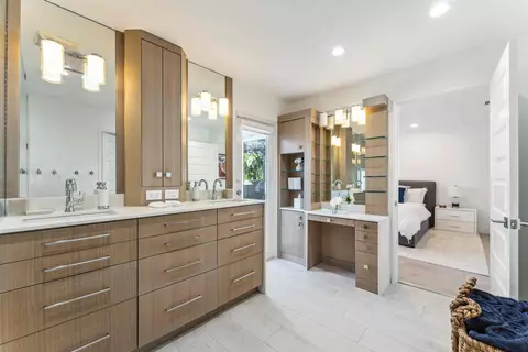 Bath - 2205 NE 30th St, Lighthouse Point, FL 33064 photo 1 of 5