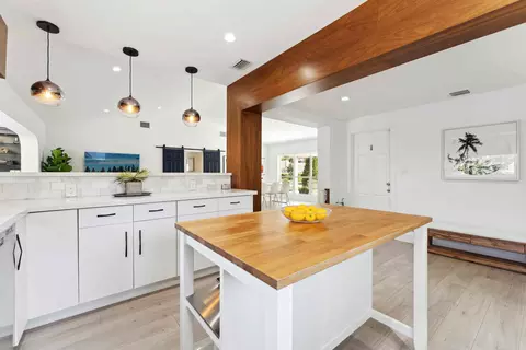 Kitchen - 2205 NE 30th St, Lighthouse Point, FL 33064 photo 2 of 5