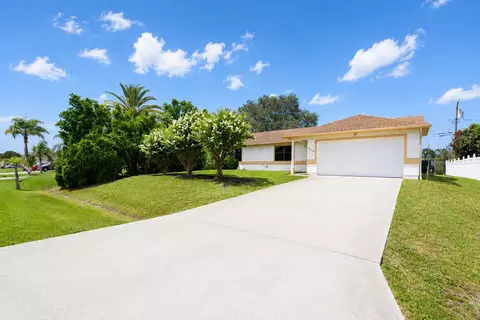 513 SW Lakota Ave, Port Saint Lucie, FL 34953