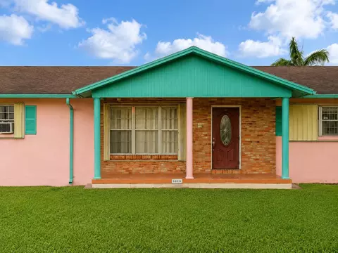 1025 SE 3rd St, Belle Glade, FL 33430