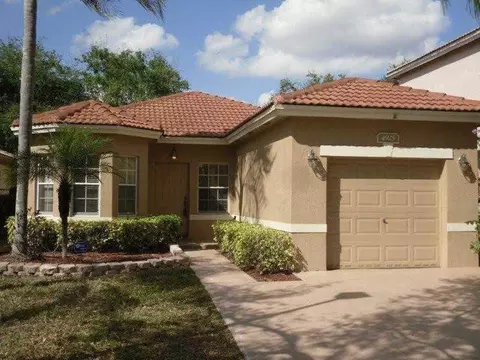 4925 Egret Ct, Coconut Creek, FL 33073