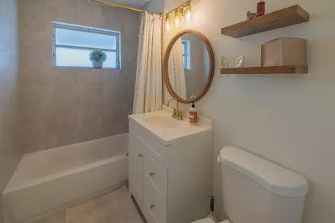 Bath - 2038 SE Monroe St, Stuart, FL 34997 photo 2 of 3