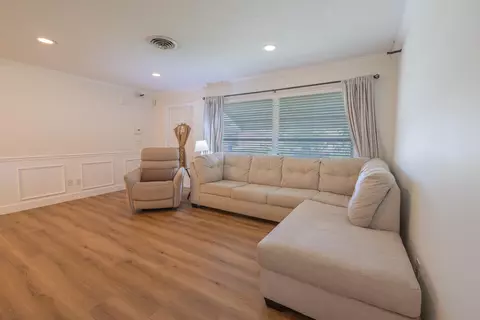 Living - 2038 SE Monroe St, Stuart, FL 34997 photo 2 of 4