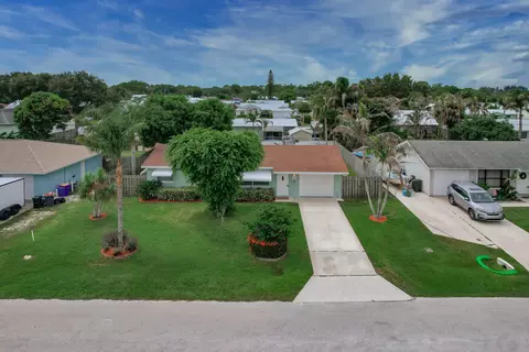 View/Area - 2038 SE Monroe St, Stuart, FL 34997 photo 2 of 7