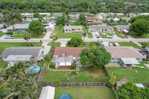 View/Area - 2038 SE Monroe St, Stuart, FL 34997 photo 4 of 7