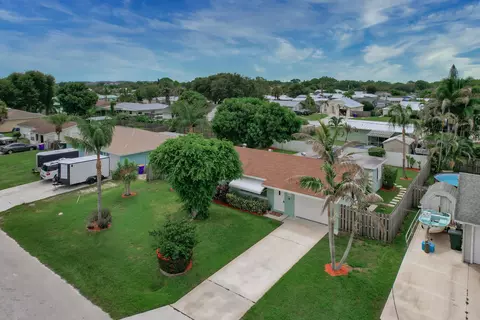 View/Area - 2038 SE Monroe St, Stuart, FL 34997 photo 1 of 7