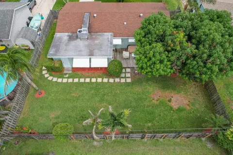 View/Area - 2038 SE Monroe St, Stuart, FL 34997 photo 3 of 7