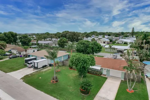 View/Area - 2038 SE Monroe St, Stuart, FL 34997 photo 7 of 7
