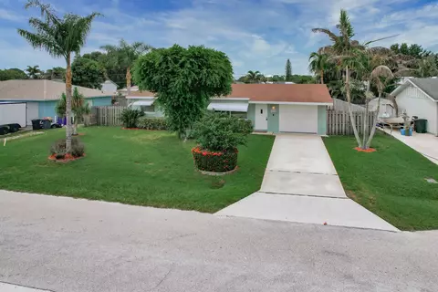 Exterior - 2038 SE Monroe St, Stuart, FL 34997 photo 7 of 7