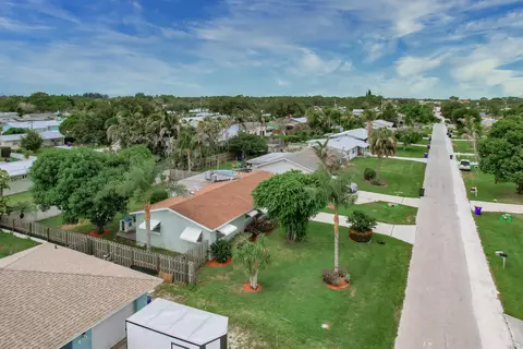 View/Area - 2038 SE Monroe St, Stuart, FL 34997 photo 6 of 7