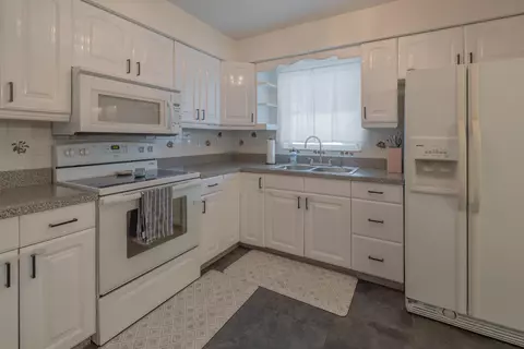 Kitchen - 2038 SE Monroe St, Stuart, FL 34997 photo 1 of 1